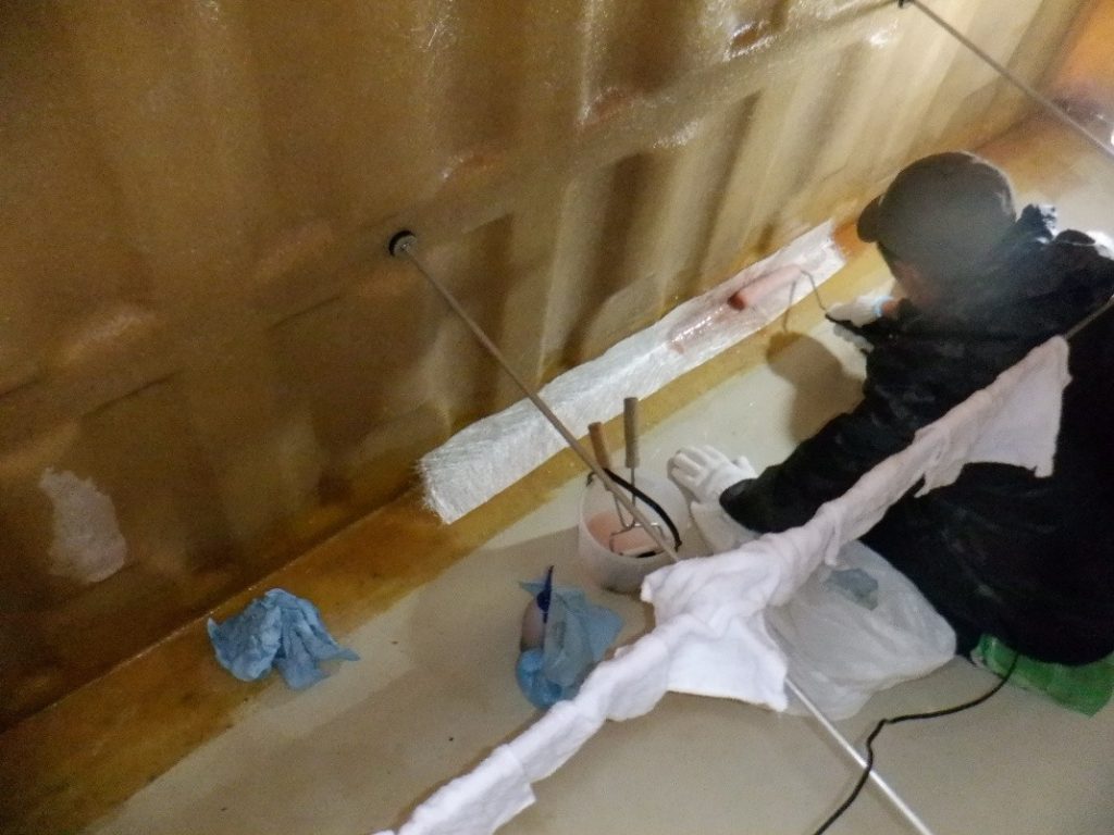 ガラスファイバー密着工法開始